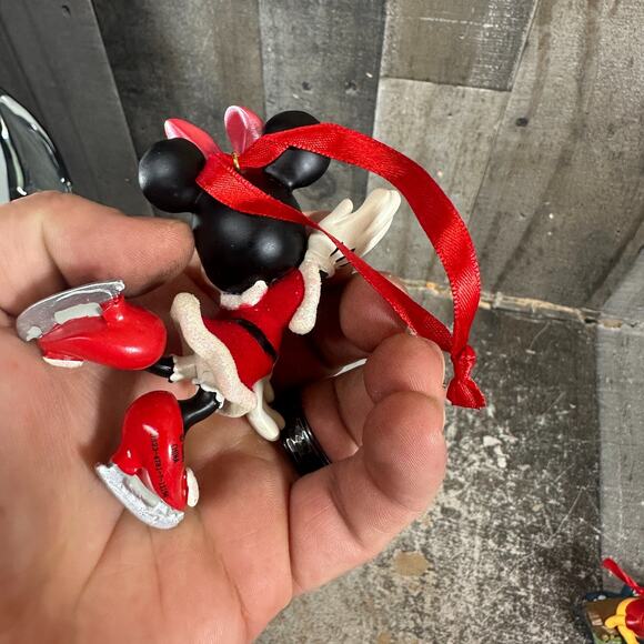 Disney Minnie Mouse Ice skating Ornament Christmas - Picture 2 of 9